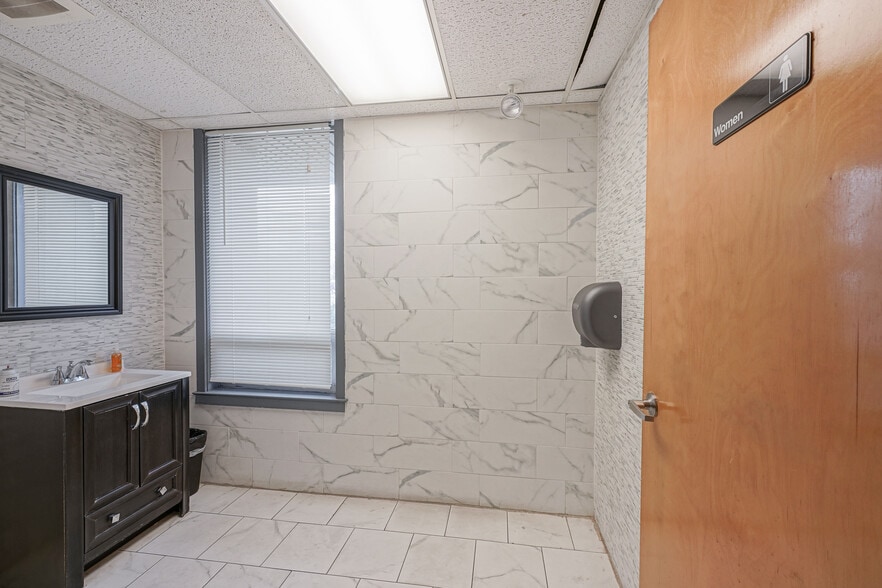 More Photos Of 49 Ironside Ct, Willingboro Manufacturing For Lease