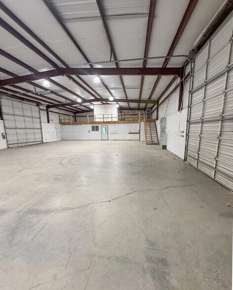 More Photos Of 138 Lawler Rd, Brownsboro Warehouse For Sale