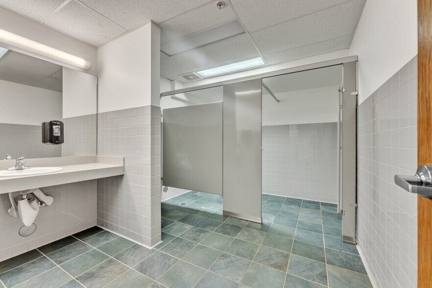 More Photos Of 2150 Garden of the Gods Rd, Colorado Springs Showroom For Sale