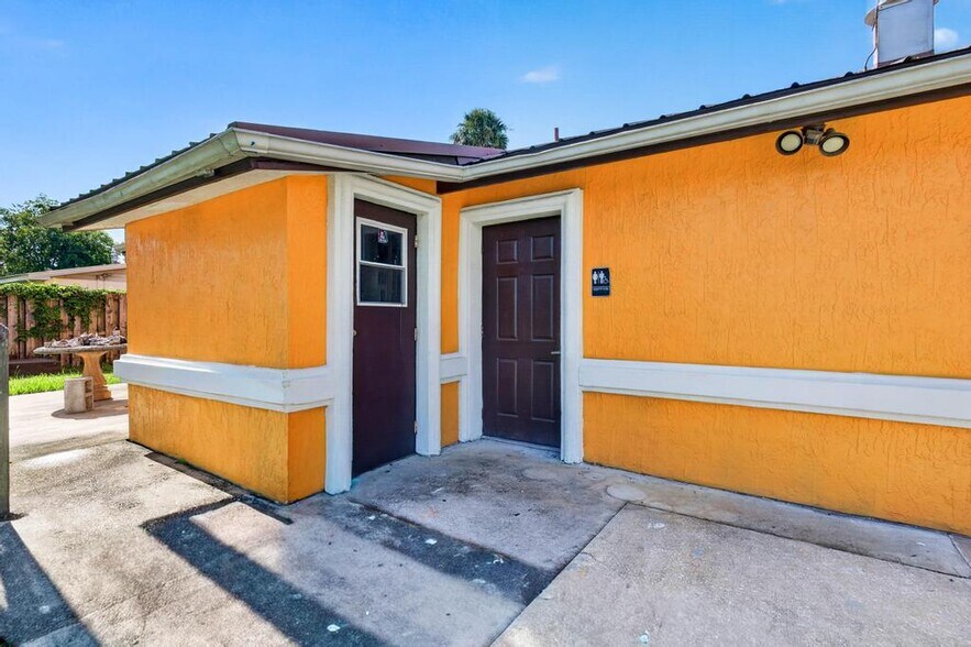 More Photos Of 102 Phillips Dairy Rd, Palatka Restaurant For Sale