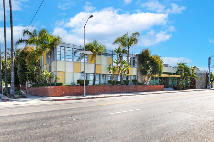 Primary Photo Of 6121 Santa Monica Blvd, Los Angeles Showroom For Lease