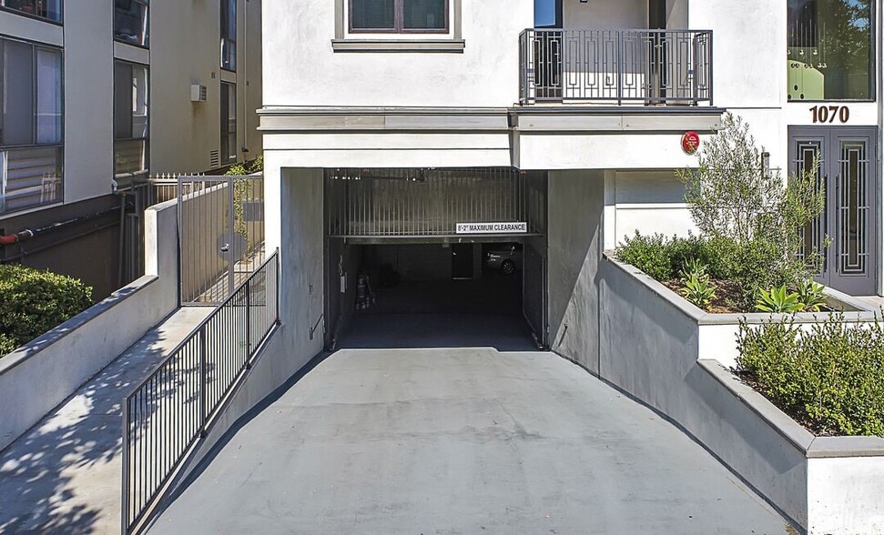More Photos Of 1070 S Bedford St, Los Angeles Multifamily For Sale
