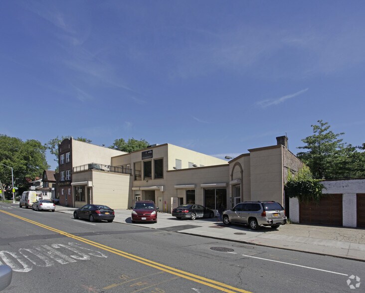 More Photos Of 12415 Metropolitan Ave, Kew Gardens General Retail For Lease