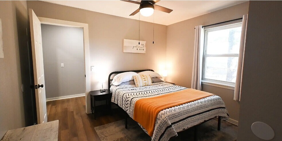 More Photos Of 812 N Main St, Gore Specialty For Sale