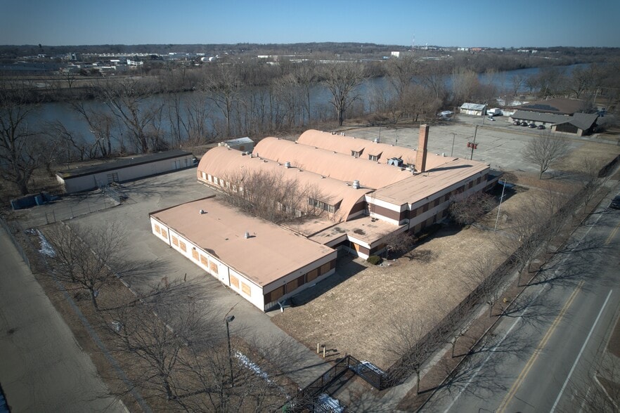 Primary Photo Of 1863 Monroe Ave NW, Grand Rapids Flex For Sale