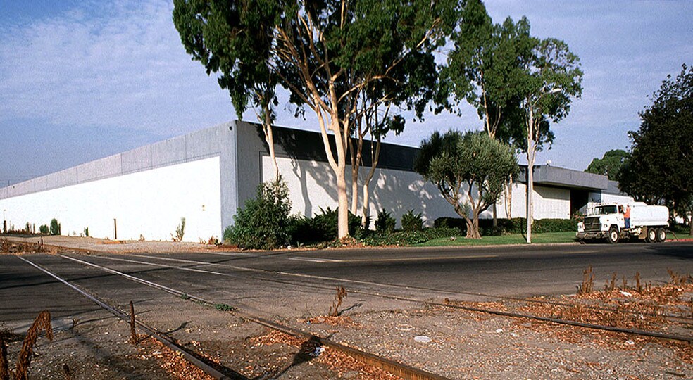 More Photos Of 18626 S Reyes Ave, Compton Distribution For Lease