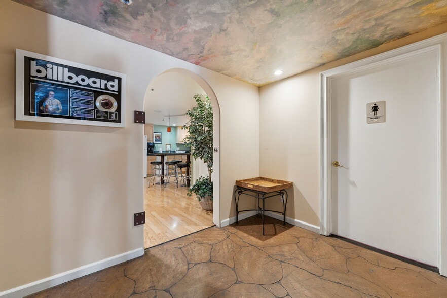 More Photos Of 825-829 27th Ave, Oakland Manufacturing For Sale