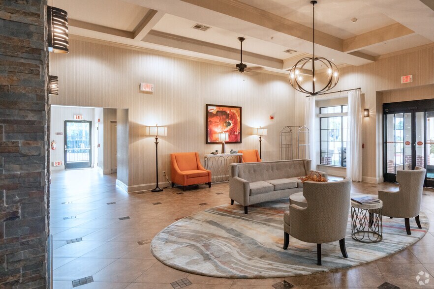 More Photos Of 1340 N Sam Houston Pky E, Houston Hotel For Sale