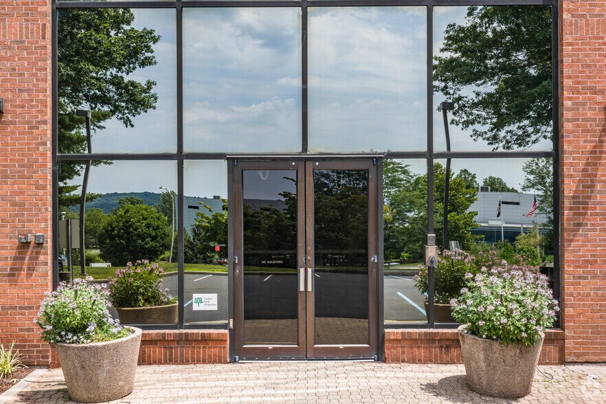More Photos Of 55 Corporate Dr, Trumbull Office For Lease
