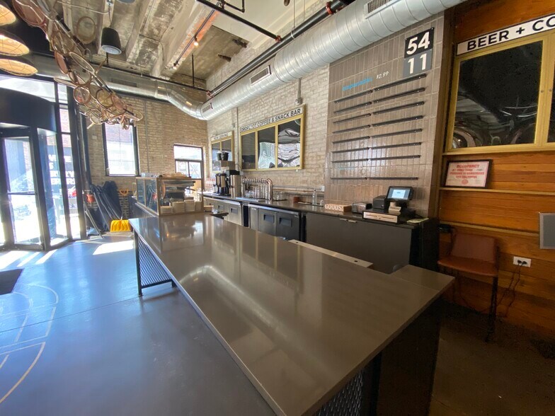 More Photos Of 312 W Chestnut St, Chicago Hotel For Lease