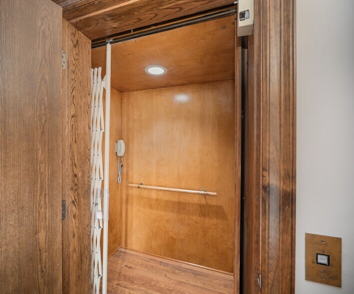 More Photos Of 805 N Congress Ave, Austin Storefront Retail Residential For Sale