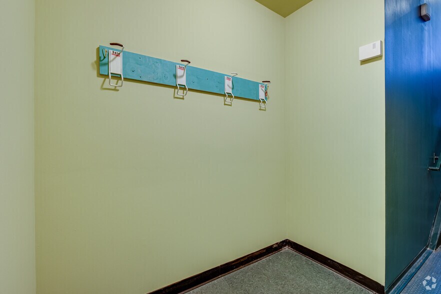 More Photos Of 2604 S Lyndale Ave, Minneapolis Office For Lease