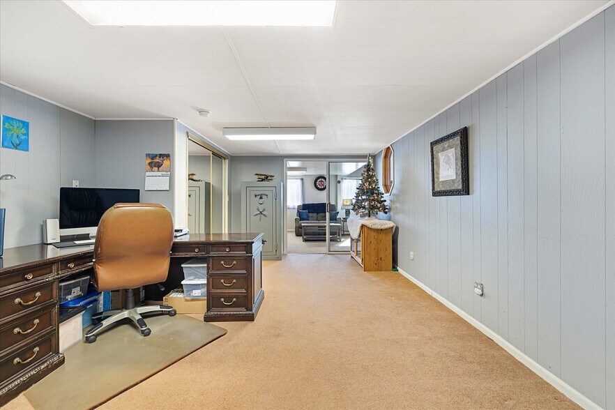 More Photos Of 89 Route 169, Woodstock Airport For Sale