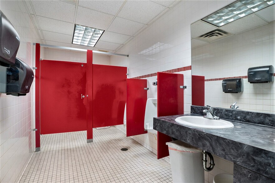 More Photos Of 2320 S Dort Hwy, Flint Restaurant For Sale