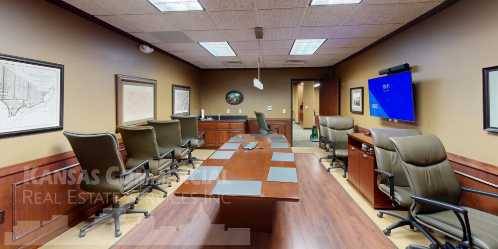 More Photos Of 900 S Kansas Ave, Topeka Office For Lease