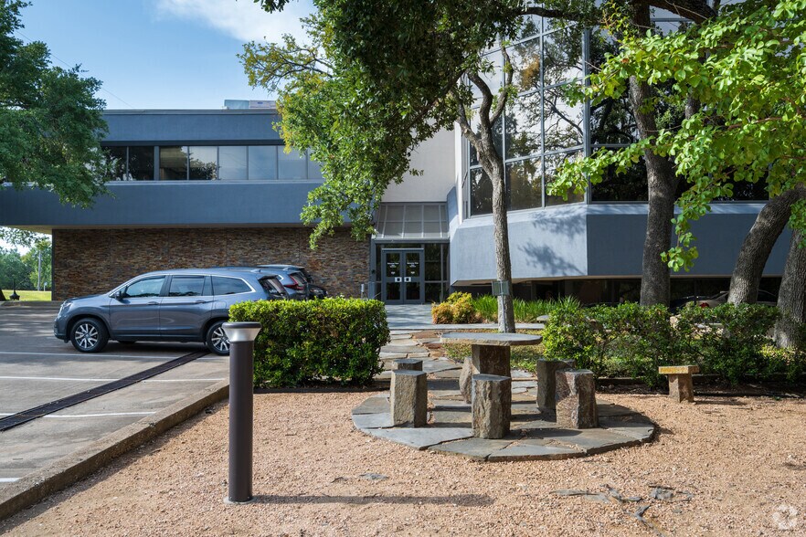 More Photos Of 11130 Jollyville Rd, Austin Office For Lease