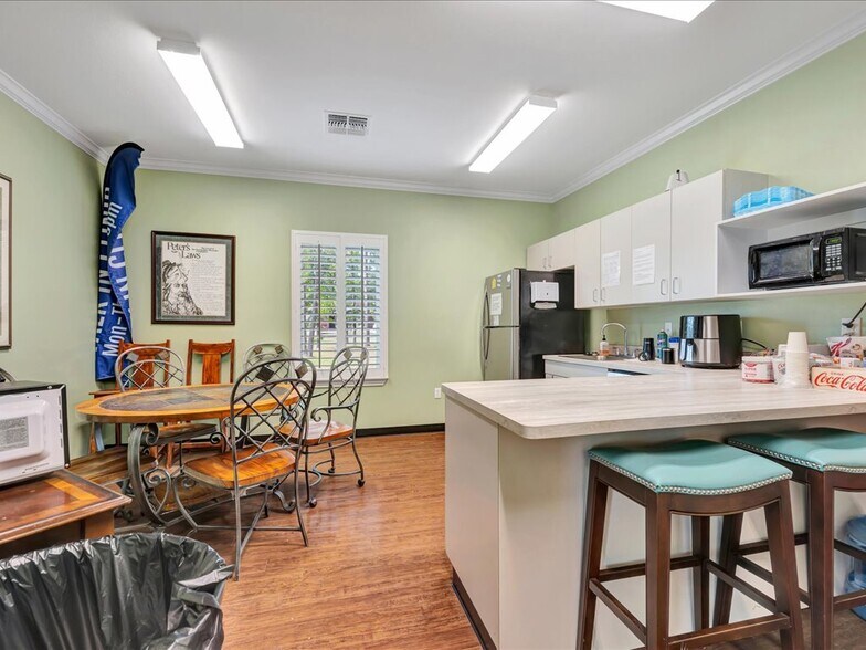 More Photos Of 203 Christie Dr, Lufkin Healthcare For Sale
