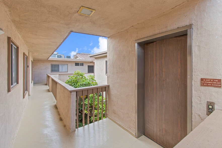 More Photos Of 4069 Goldfinch St, San Diego Apartments For Sale