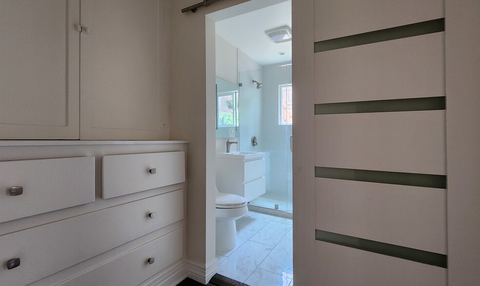 More Photos Of 3331 Hamilton Way, Los Angeles Apartments For Sale