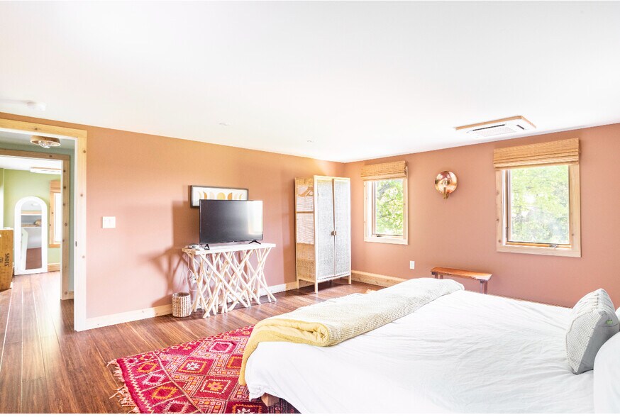 More Photos Of 62 Mount Pleasant Rd, Columbia Specialty For Sale