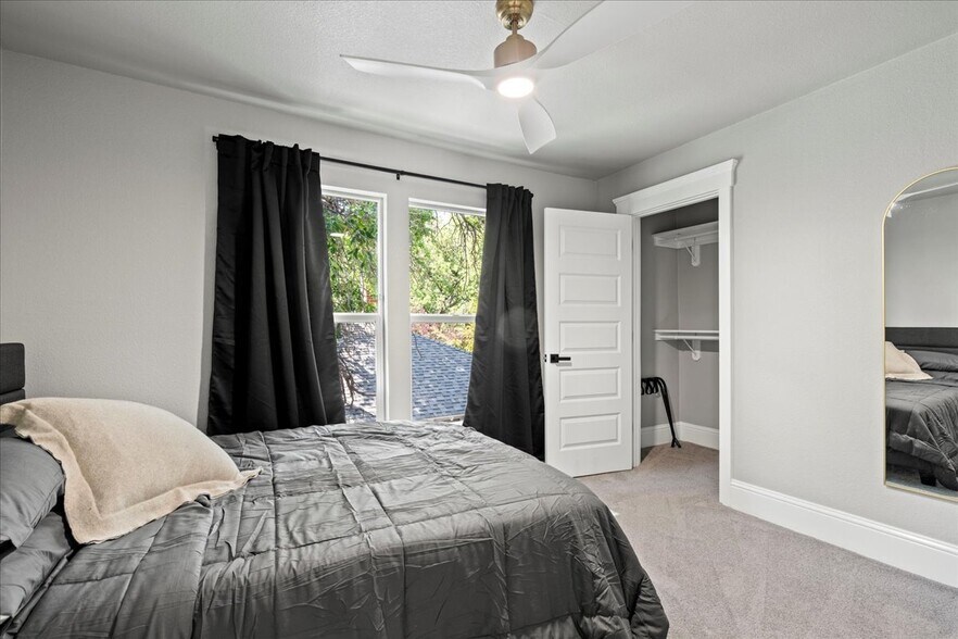 More Photos Of 2722 Central Ave, Cheyenne Light Distribution For Sale