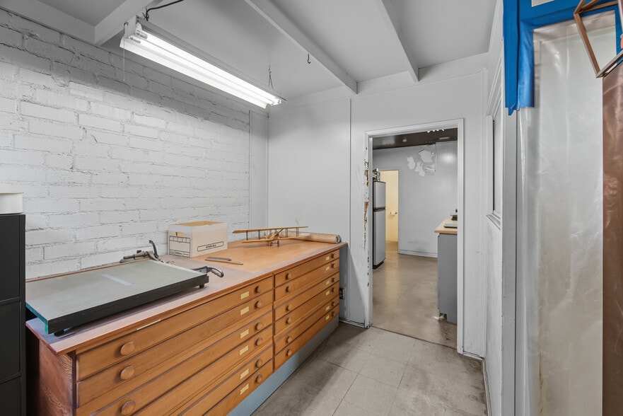 More Photos Of 11856 Mississippi Ave, Los Angeles Warehouse For Sale