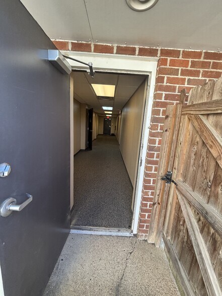 More Photos Of 763-765 W Poplar Ave, Collierville Freestanding For Sale