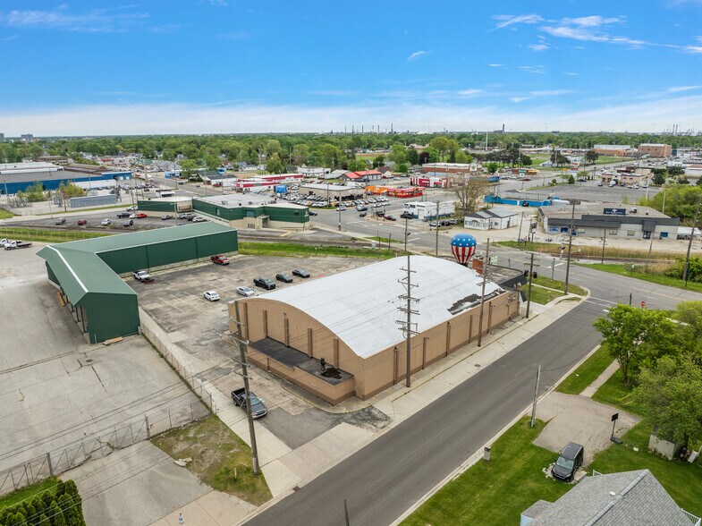 More Photos Of 2419 Lapeer Rd, Port Huron General Retail For Sale