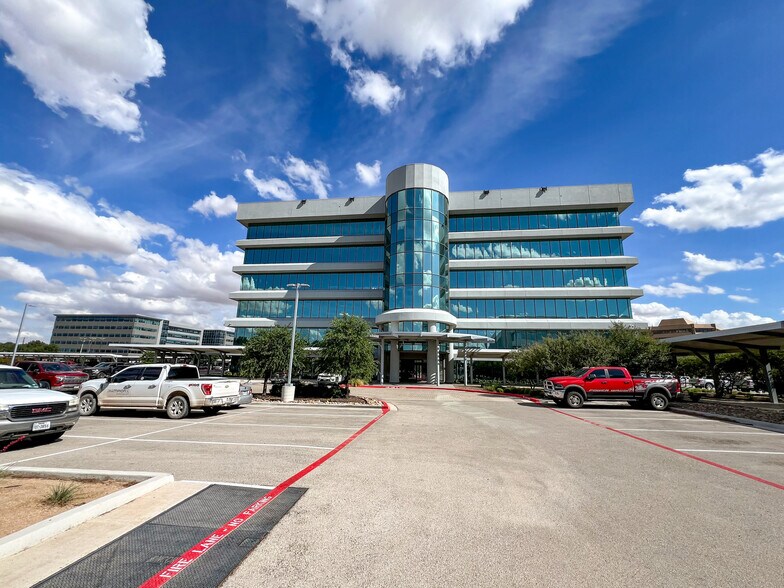 More Photos Of 303 Veterans Airpark Ln, Midland Office For Lease