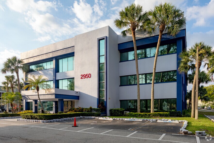 More Photos Of 2950 W Cypress Creek Rd, Fort Lauderdale Medical For Lease