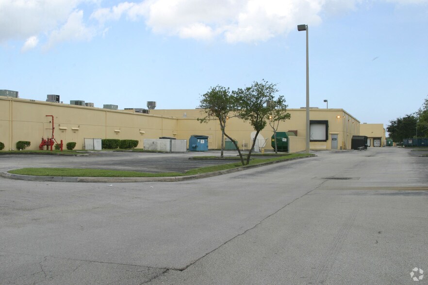 More Photos Of 3660-4060 W Hillsboro Blvd, Deerfield Beach Storefront For Lease