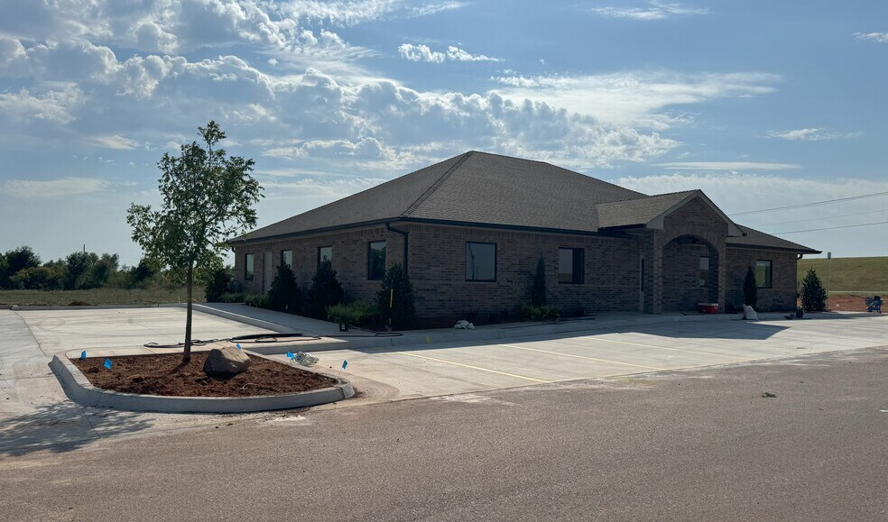 More Photos Of 0 Sara Road, Mustang Office For Lease