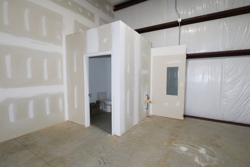 More Photos Of 1729 Locust Hill Rd, Greer Showroom For Lease