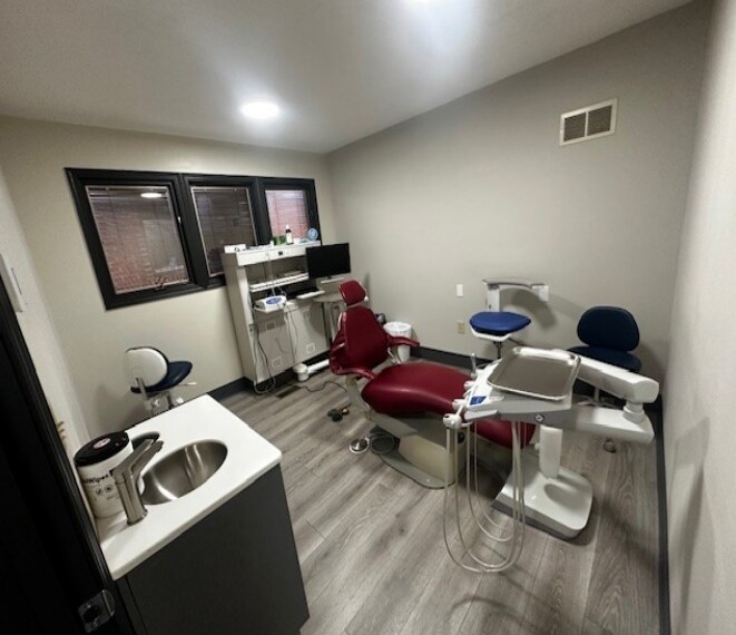 More Photos Of 12115 Tesson Ferry Professional Ctr, Saint Louis Medical For Sale