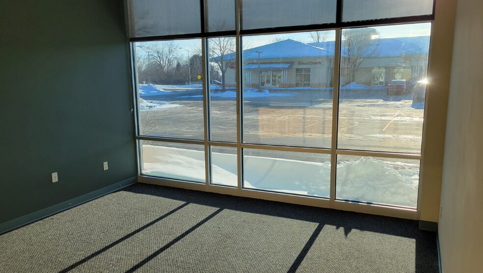 More Photos Of 620 E Green Bay Ave, Saukville General Retail For Lease
