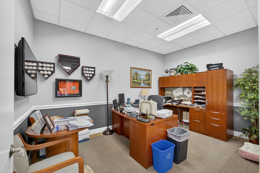 More Photos Of 641 University Blvd, Jupiter Medical For Sale