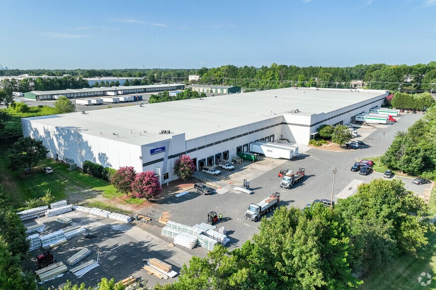 More Photos Of 7224 Statesville Rd, Charlotte Unknown For Lease