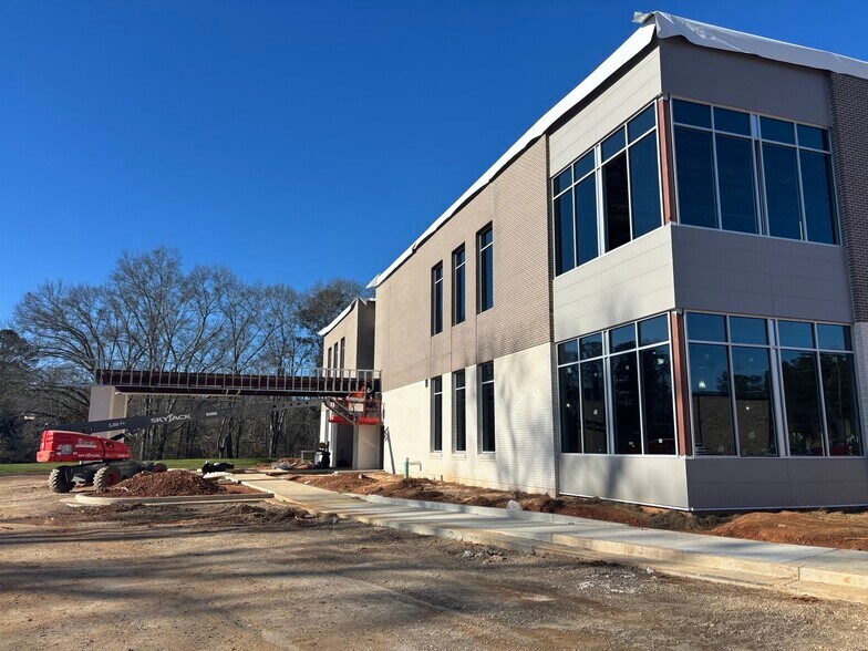More Photos Of 7355 Main St, Woodstock Medical For Lease