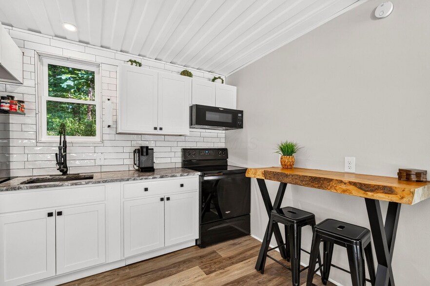 More Photos Of 21360 State Route 327, Laurelville Specialty For Sale