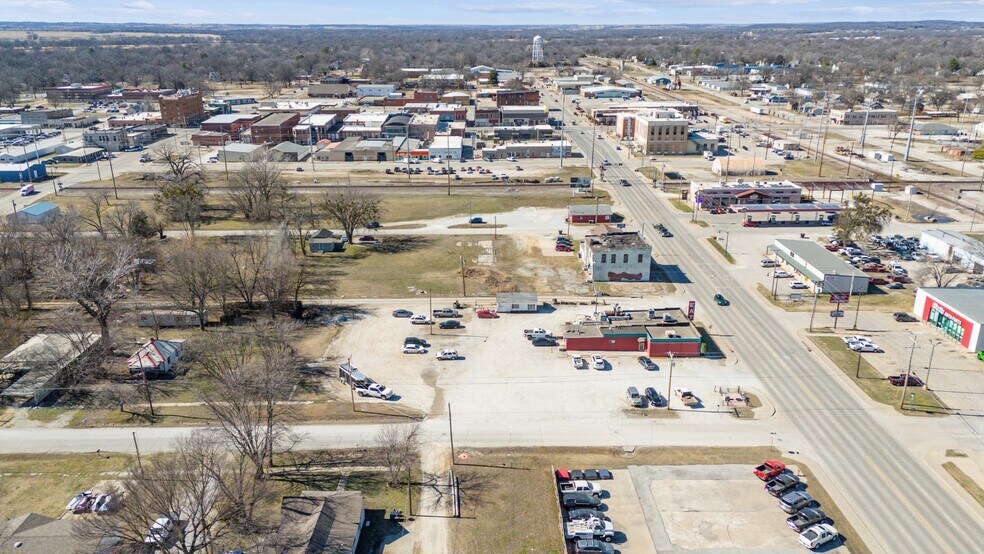 More Photos Of 319 E Illinois Ave, Vinita Restaurant For Sale