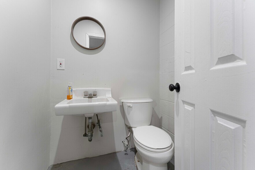 More Photos Of 15626 S Main St, Gardena Warehouse For Sale