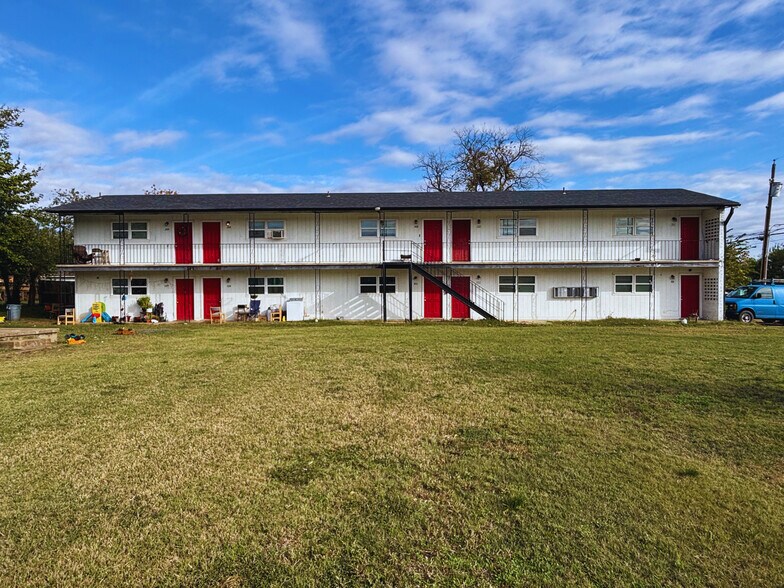 Primary Photo Of 1305 N 4th St, Killeen Apartments For Sale