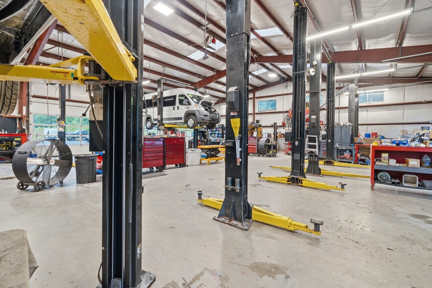 More Photos Of 1097 Eddie Dowling Hwy, North Smithfield Service Station For Sale