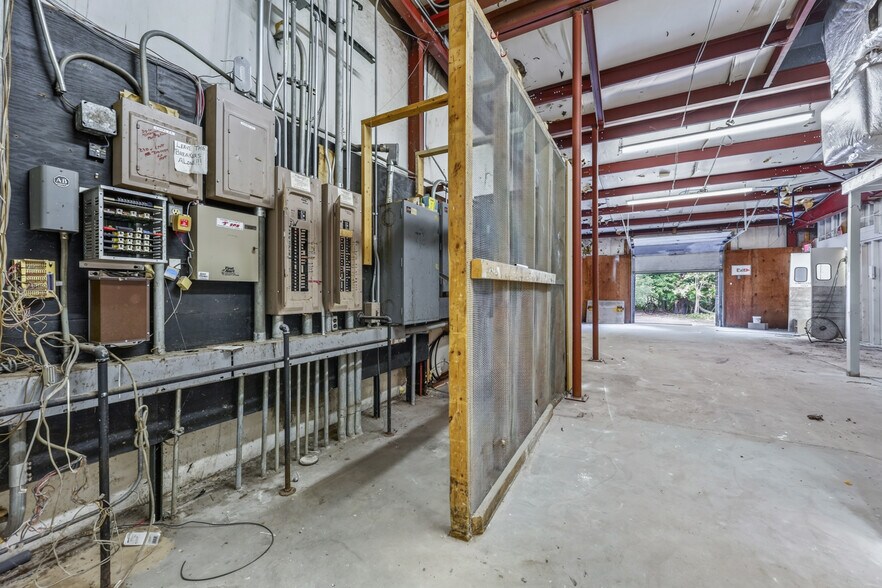 More Photos Of 1006 E Colby St, Whitehall Storefront Retail Office For Sale