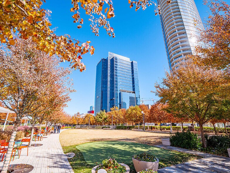 More Photos Of 1900 N Pearl St, Dallas Office For Lease