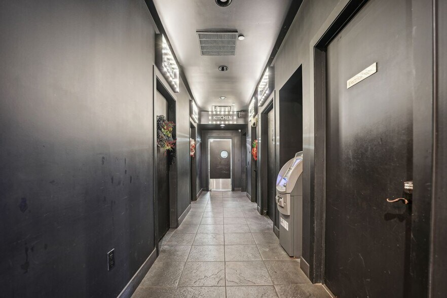 More Photos Of 400 Bergen Blvd, Palisades Park General Retail For Lease