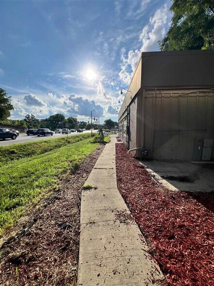 More Photos Of 2 Rocky Shore Dr, Iowa City Office For Lease