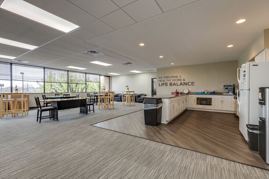 More Photos Of 301 S Perimeter Park Dr, Nashville Office For Lease