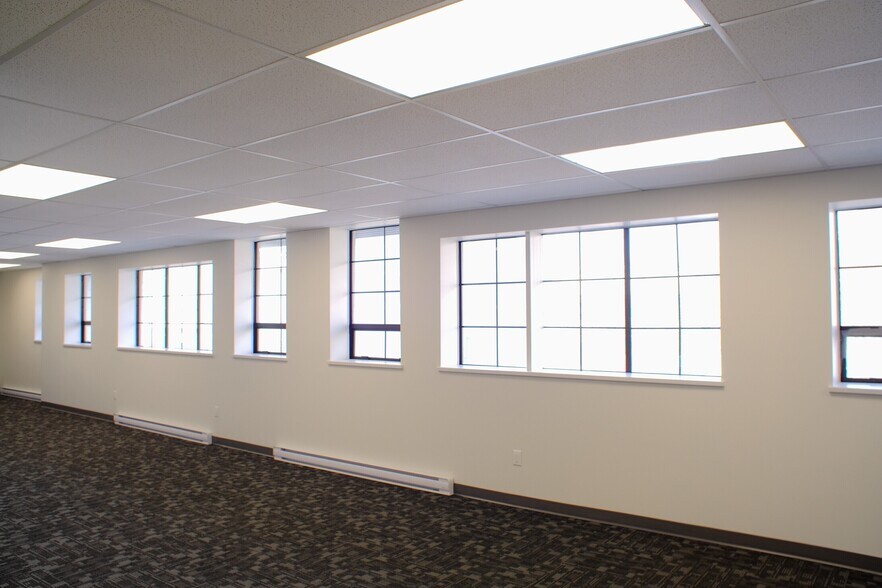 More Photos Of 1636 Pandora St, Vancouver Light Manufacturing For Sale