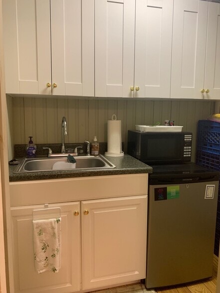 More Photos Of 172 Route 101, Bedford Office For Sale